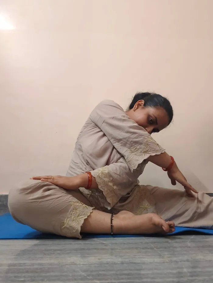 Komal — Live workshop with Devine Yoga Online