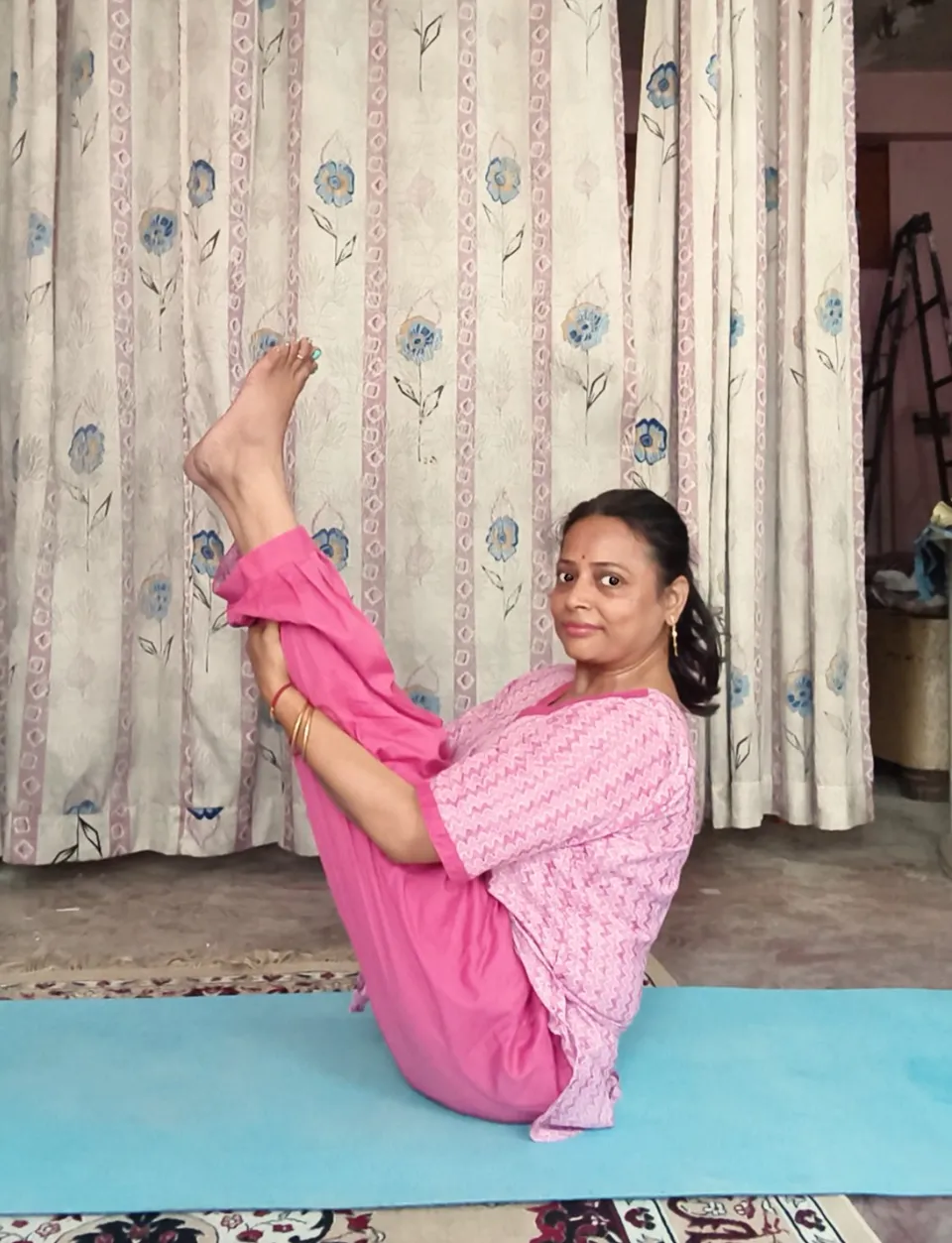 Devine Yoga Online trainer