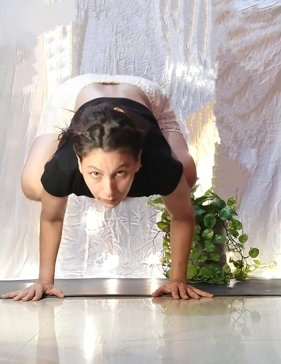 Devine Yoga Online trainer
