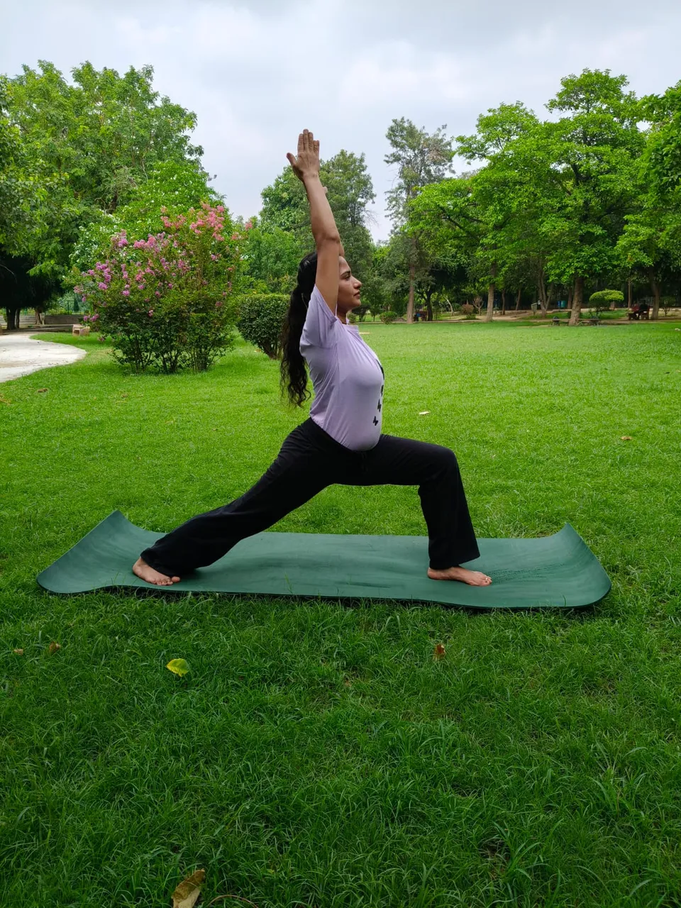 Devine Yoga Online trainer