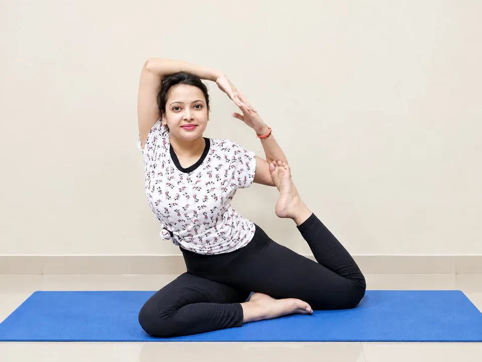 Devine Yoga Online trainer