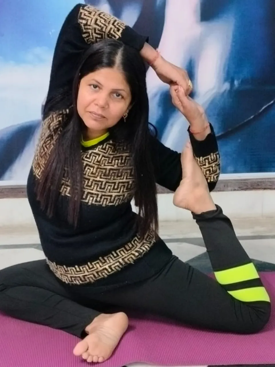 Devine Yoga Online trainer