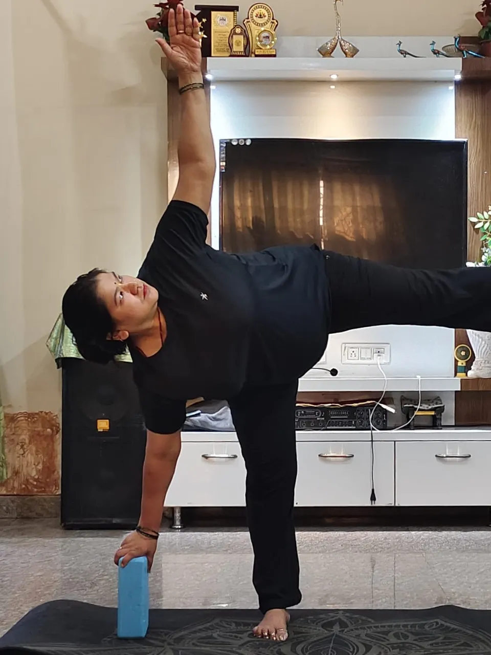 Devine Yoga Online trainer
