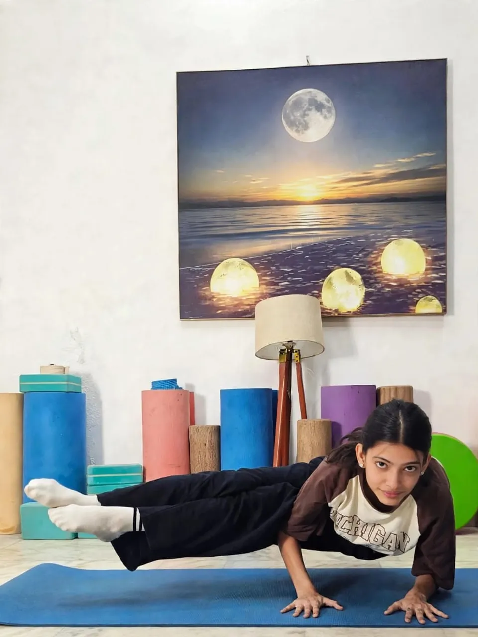 Devine Yoga Online trainer